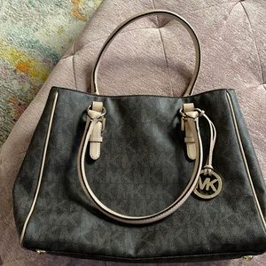 MK Purse Excellent Condition